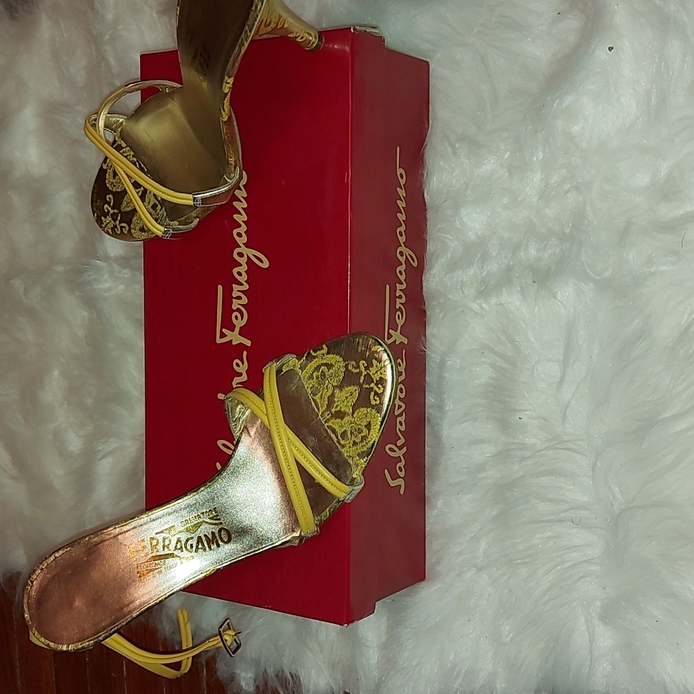 Salvatore Ferragamo heels, sz 8